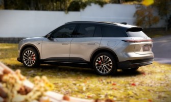 Nio святкує 300 000 продажів ES6 та запускає спецверсію!